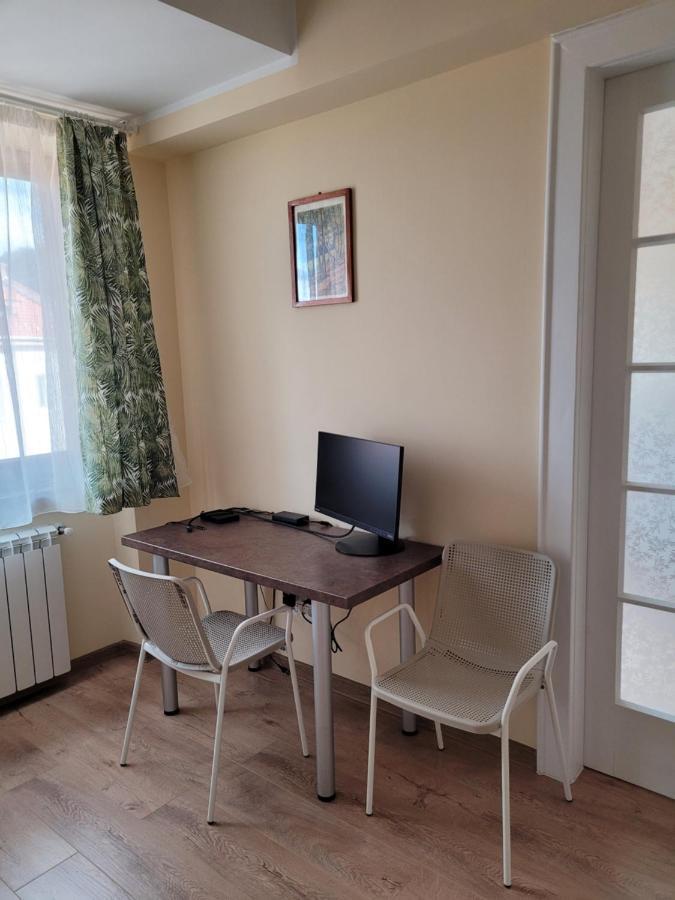 Apartment Ema's Vintage Spacious 2 Bedroom With Mountain View *