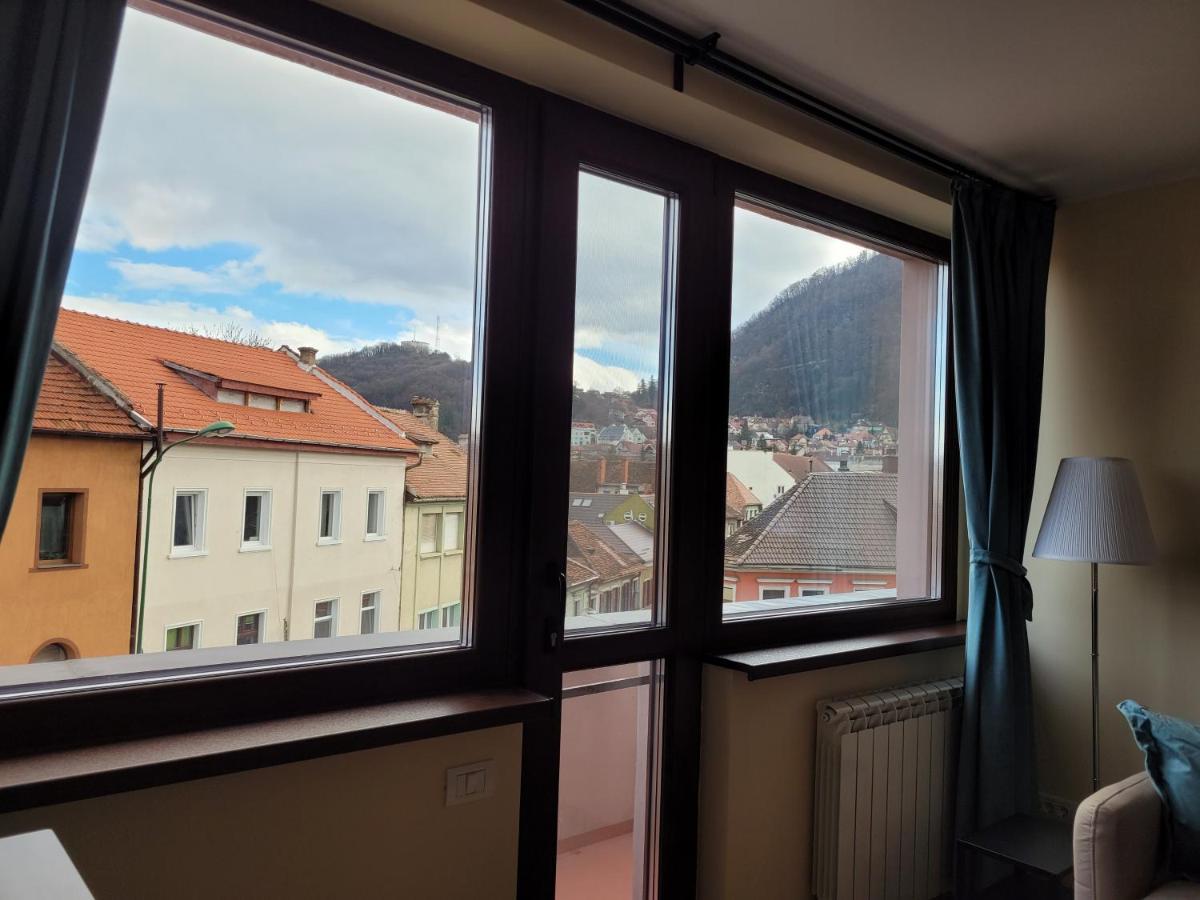 Ema's Vintage Spacious 2 Bedroom With Mountain View Apartment *