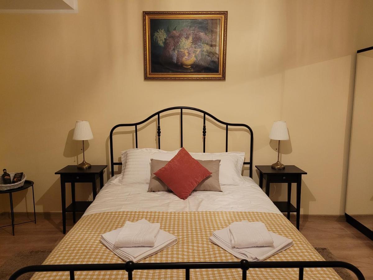 Apartment Ema's Vintage Spacious 2 Bedroom With Mountain View *